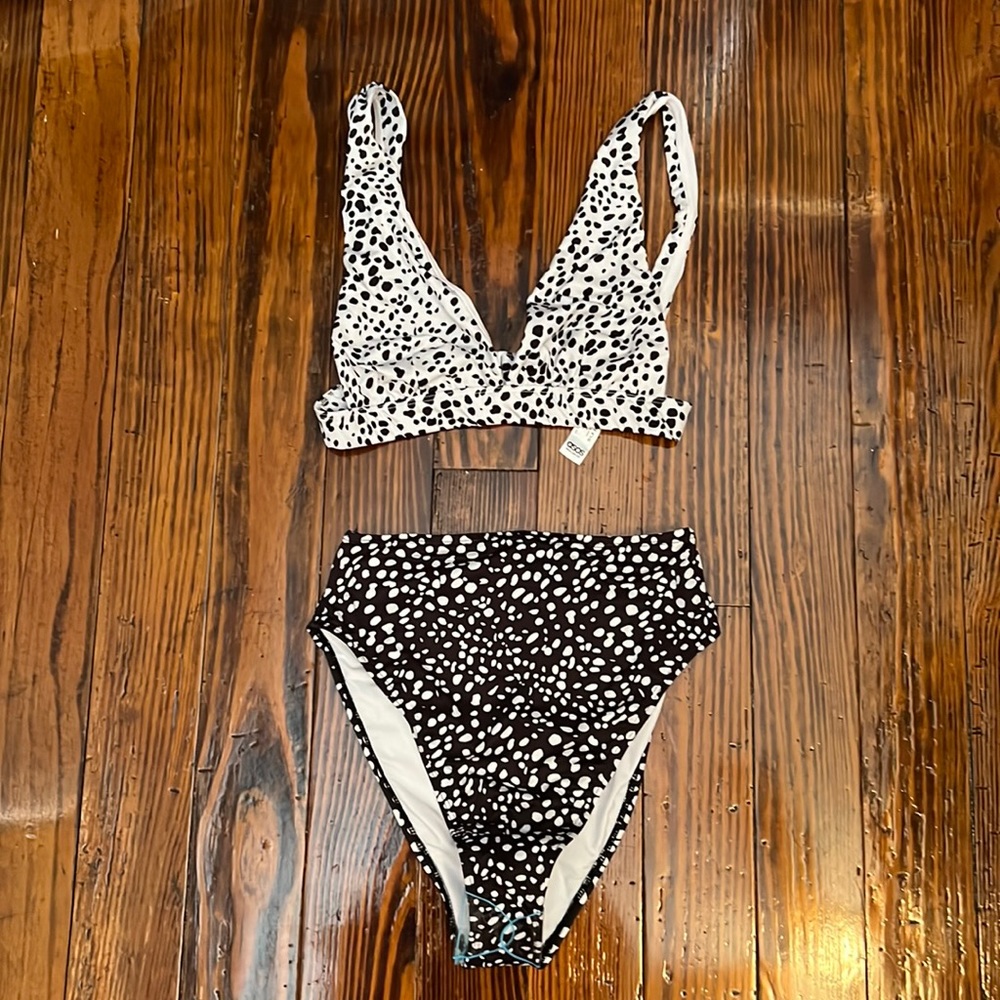 Black and white bikini!